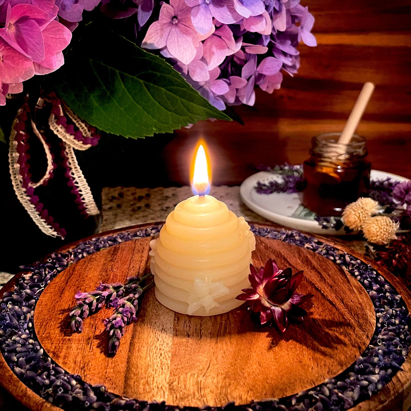 White Beeswax Candle: Beehive