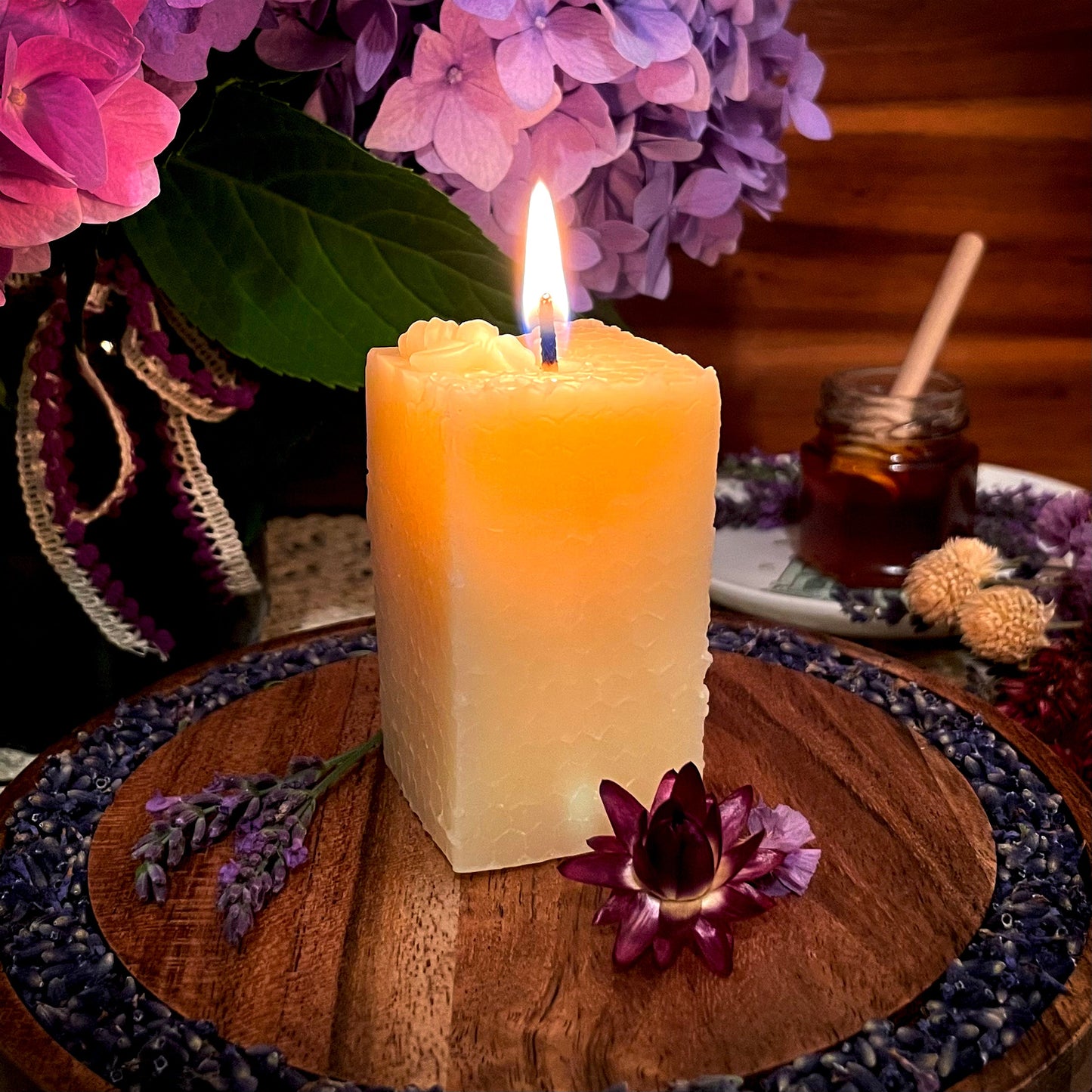 White Beeswax Candle: Honeycomb Pillar