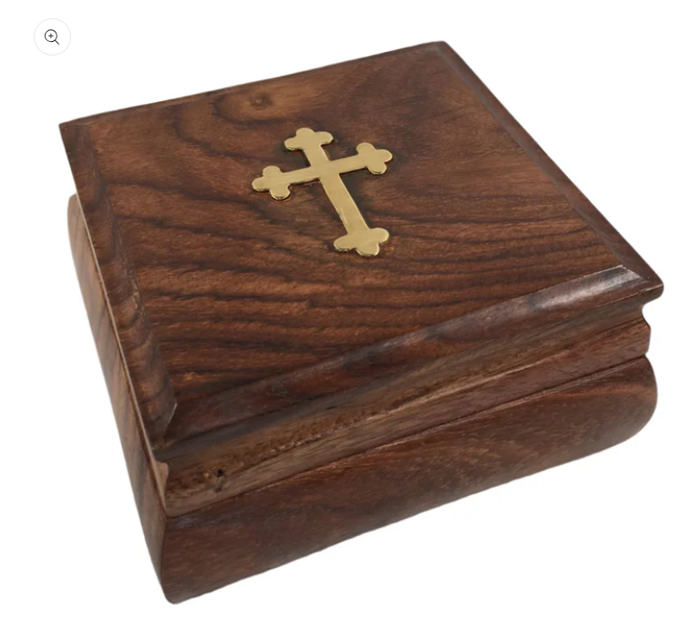 Carved Wooden Box 4 x 4 x 2 in