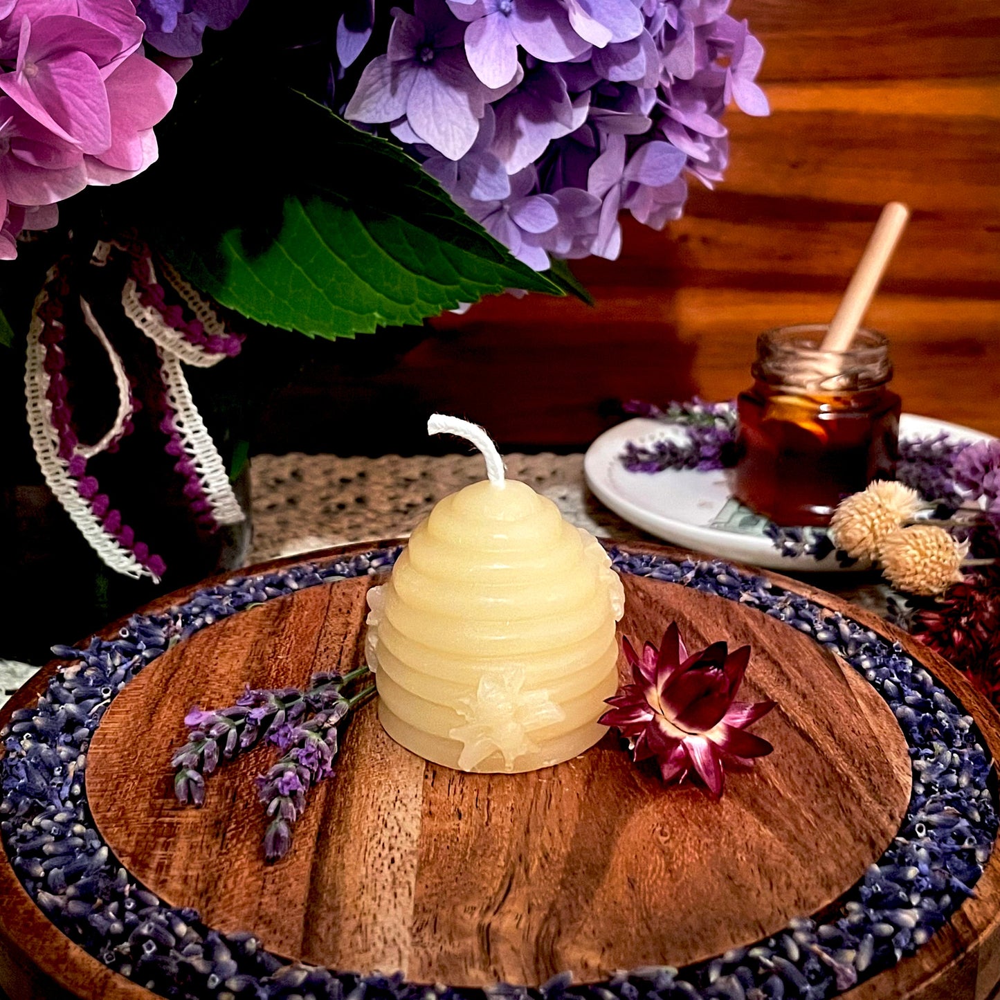 White Beeswax Candle: Beehive