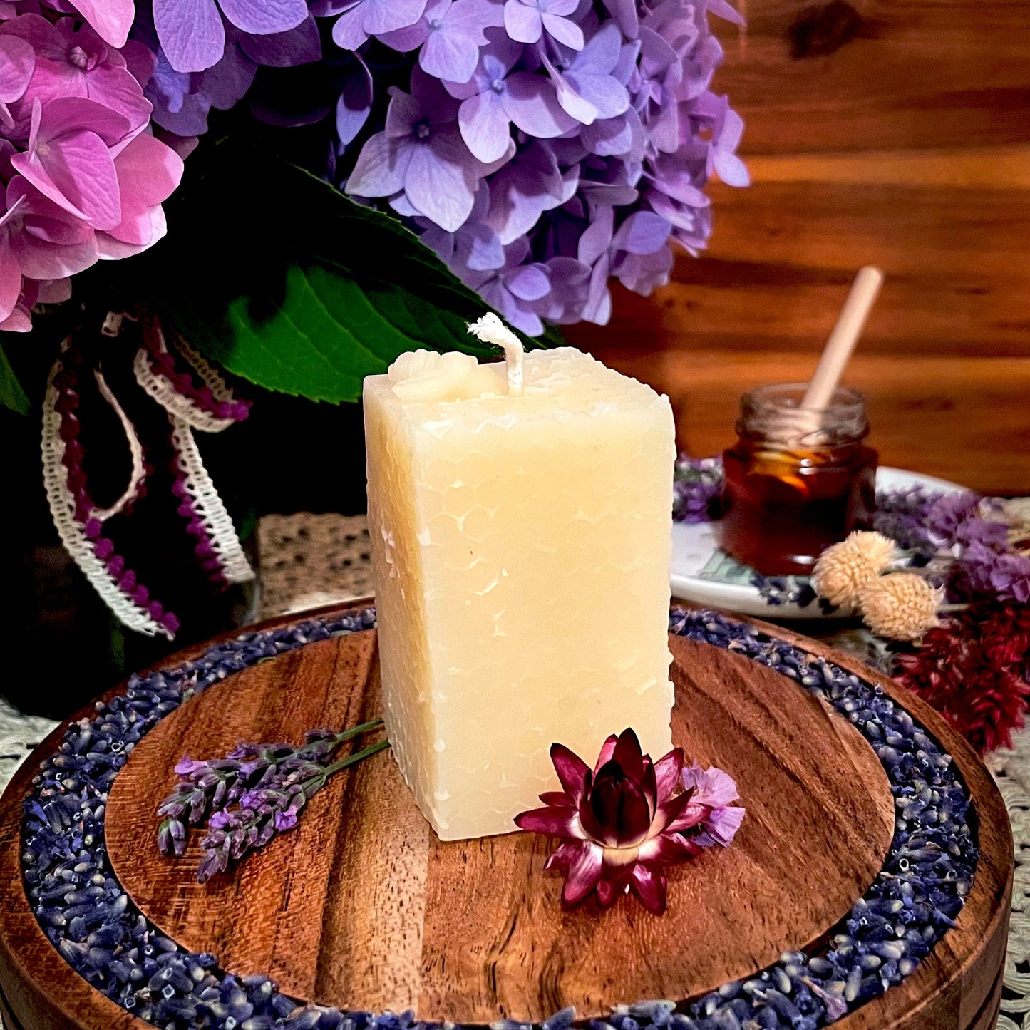 White Beeswax Candle: Honeycomb Pillar